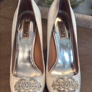 Badgley Mischka Cream Crystal Embellished Heels